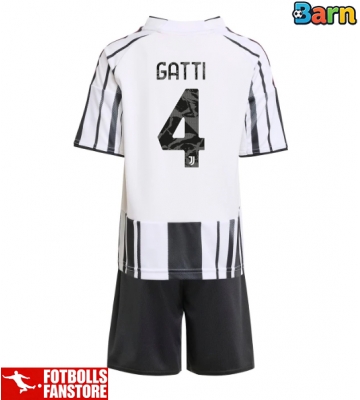 Juventus Federico Gatti #4 Hemmatröja Barn 2025-26 Kortärmad (+ Korta byxor)